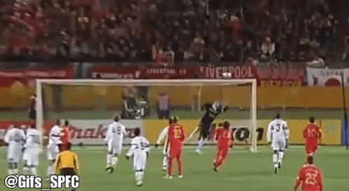 Ceni defendendo a falta do Gerrard
